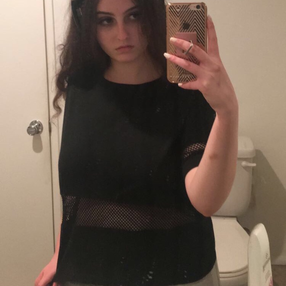 Black mid-sleeve shirt